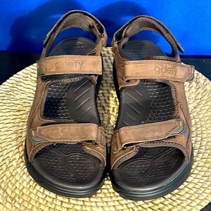 New Men’s Gravity Defyer Men's GDEFY Outpost Leather Upper Outdoor Sandal 11